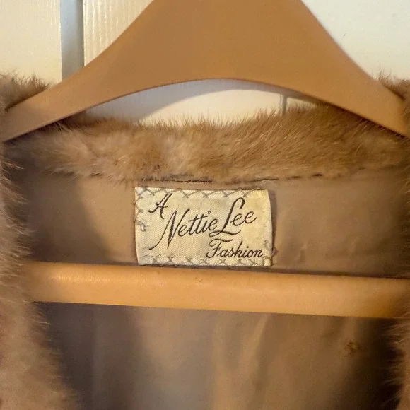 Vintage 1940s 1950s Brown Fur Coat - Picture 4 of 12